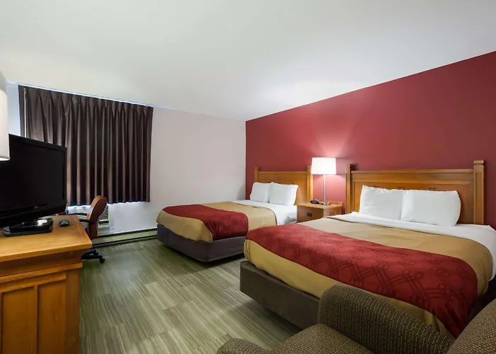 Econo Lodge Inn & Suites Escanaba North